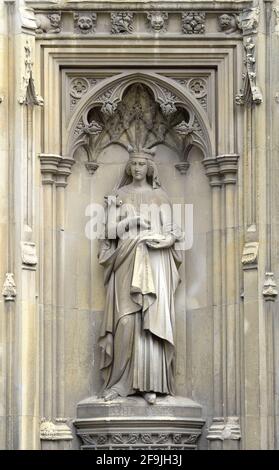 Canterbury, Kent, Großbritannien. Kathedrale von Canterbury: Statue auf der südwestlichen Veranda von 'Bertha regina' - Königin Bertha / St. Bertha / St. Aldeberge (c565 - c601), Stockfoto