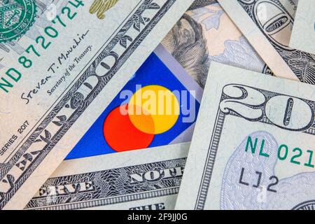 Geldkonzepte mit US-Dollar Stockfoto