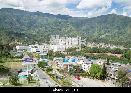 Ibague, Tolima / Kolumbien - 6. November 2016. Panoramica der Stadt. Kolumbianische Gemeinde im Zentrum-Westen von Kolumbien, in der Central Co Stockfoto