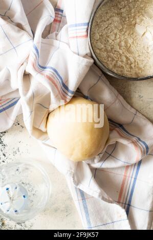 Churros-Teig: Ein paar spanische Churros machen Stockfoto