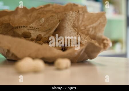 Erdnüsse auf dem Tisch (Pesaro, Marken, Italien, Europa) Stockfoto