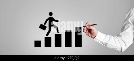 Geschäftsmann zieht einen Stickman, der die Schritte der Karriere klettert. Karriereplanung, Erfolg und Erfolg im Geschäft. Stockfoto