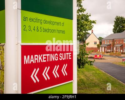 Marketing Suite Showroom unterzeichnen über Neubau Wohnanlage. Stockfoto