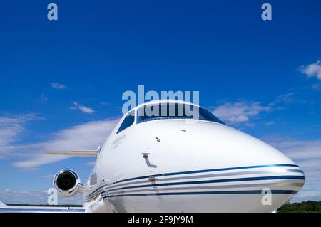 Gulfstream G550-Düsenflugzeug auf der Farnborough International Airshow, Hampshire, Großbritannien, 2008. Messe. Executive Jet-Flugzeug unter blauem Himmel Stockfoto