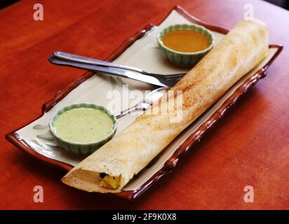 Masala Dosa berühmte südindische vegetarische Snacks. Stockfoto