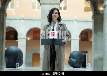 Die Präsidentin der Gemeinschaft von Madrid, Isabel Díaz Ayuso, empfängt den Künstler Antonio López im Real Casa de Correos, Madrid. (Foto von Oscar Fuentes / SOPA Images/Sipa USA) Stockfoto