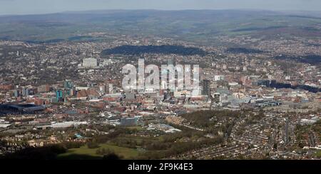 Luftaufnahme der Skyline von Sheffield im Stadtzentrum von Süden, 2021 Stockfoto