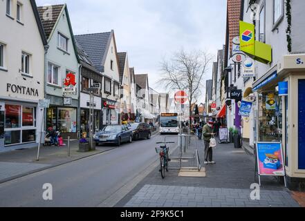 Rheinbach, Nordrhein-Westfalen, Deutschland - Hauptstraße in Zeiten der Corona-Pandemie nimmt Rheinbach an der Corona-Studie von Hendrik Streeck Teil, dem Stockfoto