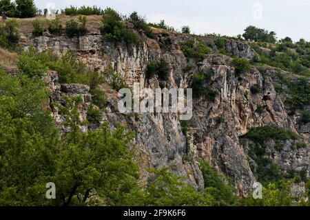 Die mittelalterliche Festung Cherven ist ein strategisches militärisch-administratives Zentrum im zweiten bulgarischen Königreich mit einem eigenen Wasserreservoir, das auf roc gebaut wurde Stockfoto