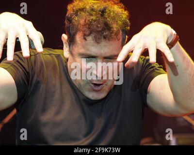 International gefeierter Musiker, der verstorbene Johnny Clegg, tritt beim Durban World Music Festival - Durban, Südafrika - März 2011 auf Stockfoto