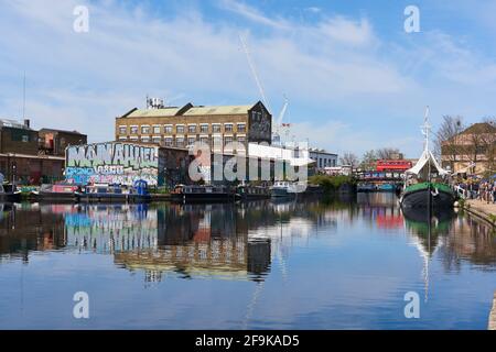 The River Lea Navigation und Hackney Wick, East London, Großbritannien, im Frühling Stockfoto