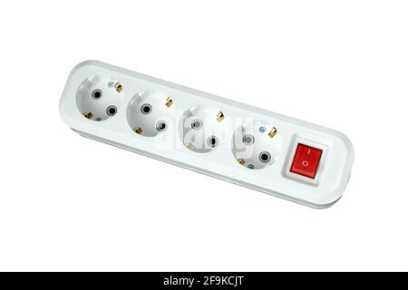 Dies ist ein elektrischer Splitter für vier Steckdosen mit einem Netzschalter. Isoliert auf weißem Hintergrund. Weißer Überspannungsschutz mit roter Taste. Stockfoto