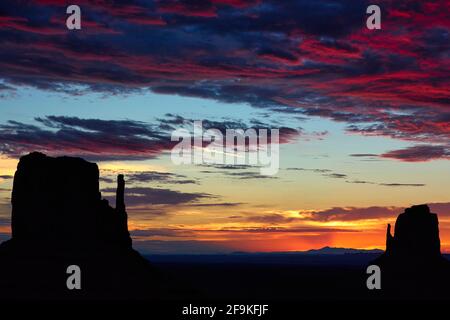 Monument Valley. Navajo Nation. Sonnenaufgang auf der butte Stockfoto