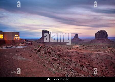 Monument Valley. Navajo Nation. Blick auf die Butte bei Sonnenuntergang Stockfoto