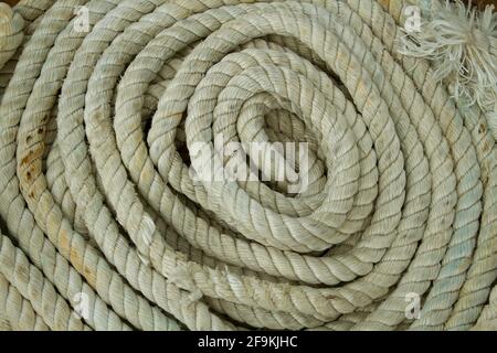 Nahaufnahme eines rollenden Marinestaderseiles Stockfoto