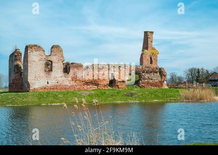 Burg Besiekiery in Gmina Grabów, im Kreis Łęczyca, Woiwodschaft Łódź, in Mittelpolen Stockfoto