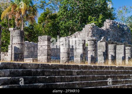 Tempel Gruppe der Tausend Säulen im Maya Ausgrabungsstätten Chichen Itza, Mexiko Stockfoto