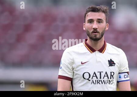 Turin, Italien, 18. April 2021. Bryan Cristante von AS Roma schaut während des Serie-A-Spiels im Stadio Grande Torino, Turin, nach. Bildnachweis sollte lauten: Jonathan Moscrop / Sportimage Stockfoto