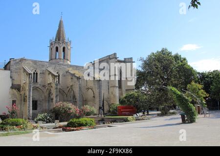 FRANKREICH, AVIGNON, RUE JEAN HENRI FABRE, 31. JULI 2017: Evangelische Kirche St. Martial Temple im Stadtzentrum von Avignon in Frankreich Stockfoto