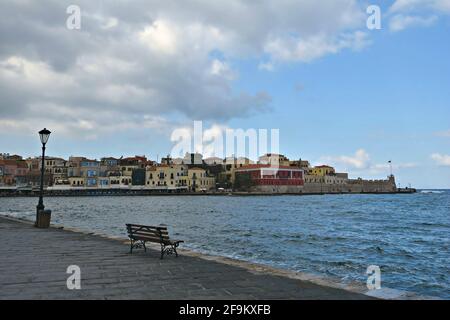 Landschaft mit Panoramablick auf den alten venezianischen Hafen in Chania, Kreta Insel Griechenland. Stockfoto