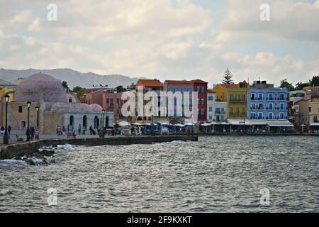 Landschaft mit Panoramablick auf den alten venezianischen Hafen in Chania, Kreta Insel Griechenland. Stockfoto