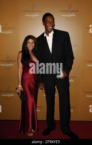 Miami, Vereinigte Staaten Von Amerika. November 2007. MIAMI - FL, 10. NOVEMBER 2007: Scottie Pippen und seine Frau Larsa beim 13. Jährlichen Intercontinental Make A Wish Ball. 10. November 2007 in Miami, Florida Menschen: Scottie Pippen; Larsa Pippen Kredit: Storms Media Group/Alamy Live News Stockfoto