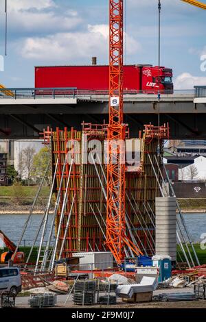 Neubau der Autobahnbrücke Neuenkamp auf der A40, über den Rhein bei Duisburg, Bau der Brückenpfeilern, die neue Brücke ist Stockfoto