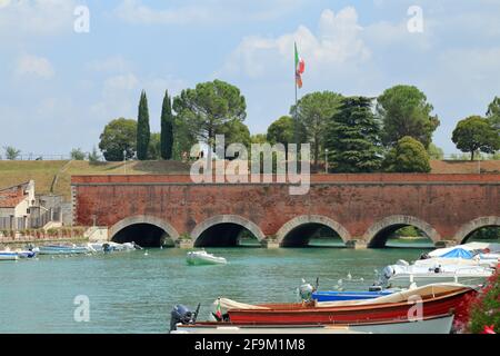 Die Festung Fortezza di Peschiera. Ponte dei Voltoni. Stockfoto