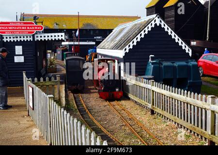 Dampflokomotive am Bahnhof Rock-a-Nore auf der Hastings Miniature Railway, Hastings, East Sussex, England Stockfoto