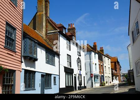 Malerische historische Häuser in der All Saints Street in der Altstadt von Hastings, East Sussex, England Stockfoto