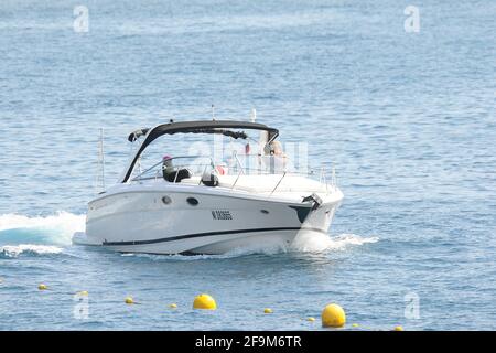 Mai 2011. Paparazzi, Fotografen auf den Booten beim Hotel du Cap Eden Roc, Antibes, Frankreich Stockfoto