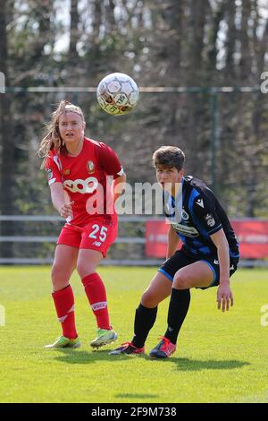 Angleur, Belgien. April 2021. Davinia Vanmechelen (25) von Standard und Isabelle Iliano (18) von Club Brugge in Aktion während eines Fußballspiels zwischen Standard Femina de Liege und Club Brugge YLA am 2. Spieltag im Spiel 1 der Saison 2020 - 2021 der belgischen Scooore Womens Super League, samstag, 17. April 2021 in Angleur, Belgien . FOTO SPORTPIX.BE - SEVIL OKTEM * NICHT FÜR DIE VERWENDUNG UND DEN VERKAUF IN BELGIEN * KREDIT: SPP SPORT PRESS FOTO. /Alamy Live News Stockfoto
