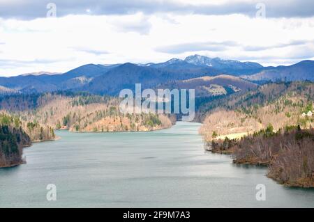 Panoramablick auf Lokvarsko See, schöne Berglandschaft, Lokve, Gorski kotar, Kroatien Stockfoto