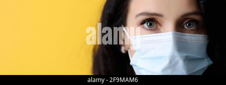 Porträt der Geschäftsfrau trägt medizinische Schutz Gesichtsmaske Stockfoto