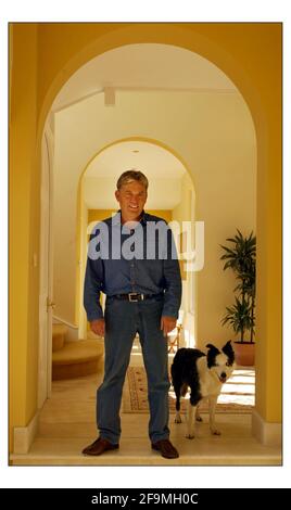 Mike Stock einmal von Stock, Aitken und Waterman zu Hause.pic David Sandison 9/9/2004 Stockfoto