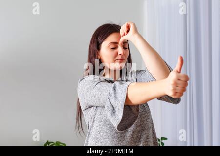 Üben von beruhigenden Techniken, die in diesem Moment bleiben Stockfoto