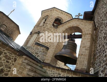 Kirchenglocke des Klosters St. Jovan Bigorski im Mavrovo Nationalpark, Mazedonien. Stockfoto