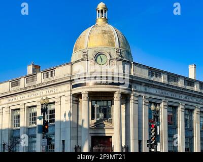 Washington, DC – 3. April 2021: Niederlassung der PNC Bank in den Bereichen Farmers and Mechanics an der Kreuzung Wisconsin Avenue NW und M Street NW. Stockfoto