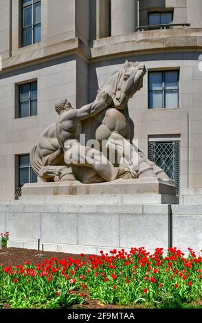 Washington, DC - 3. Apr 2021: Art déco-Fassade des Federal Trade Commission Building in Washington, DC. Stockfoto
