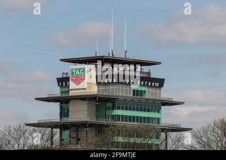 Indianapolis - Ca. April 2021: Indianapolis Motor Speedway Pagode. IMS bereitet sich im Zeitalter der sozialen Distanz auf die Indy 500 und Brickyard 400 vor Stockfoto