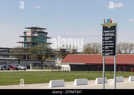 Indianapolis - ca. April 2021: Pagode und Infield auf dem Indianapolis Motor Speedway. Die Pagode ist eine der bekanntesten Strukturen am IMS A Stockfoto