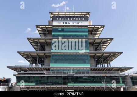 Indianapolis - ca. April 2021: Die Pagode auf dem Indianapolis Motor Speedway. Die Pagode ist eine der bekanntesten Strukturen bei IMS und motorspor Stockfoto