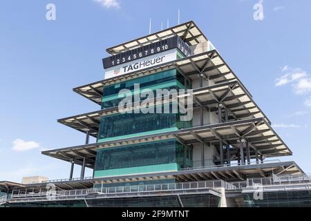 Indianapolis - ca. April 2021: Die Pagode auf dem Indianapolis Motor Speedway. Die Pagode ist eine der bekanntesten Strukturen bei IMS und motorspor Stockfoto