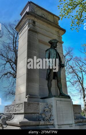 Washington, DC - 3. Apr 2021: Bronzestatue des ersten Kriegshelden von John Paul Jones, Denkmal im West Potomac Park. Stockfoto