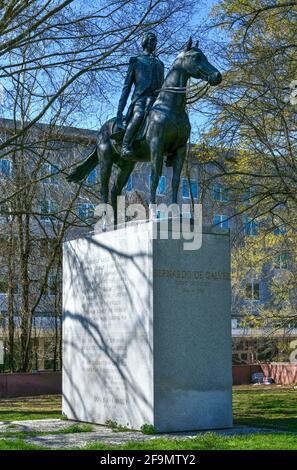 Washington, DC - 3. Apr 2021: Reiterstatue von Bernardo de Galvez im Foggy Bottom Viertel von Washington, DC. Stockfoto