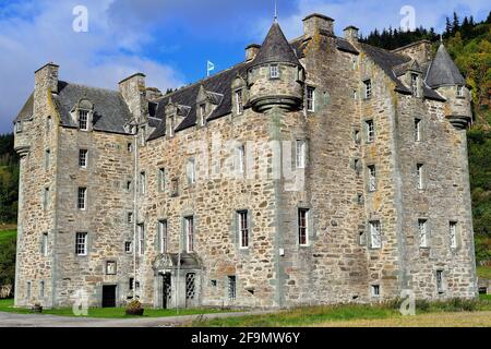 Weem, Schottland, Vereinigtes Königreich. Castle Menzies, eine Burg aus dem 16. Jahrhundert, die im 20. Jahrhundert vollständig restauriert wurde. Stockfoto