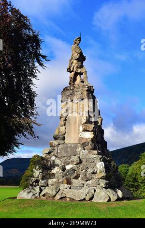 Aberfeldy, Perthshire, Schottland, Vereinigtes Königreich. Das Black Watch Memorial, das der „Highland Watch“ oder unabhängigen Wachregimenter gewidmet ist. Stockfoto