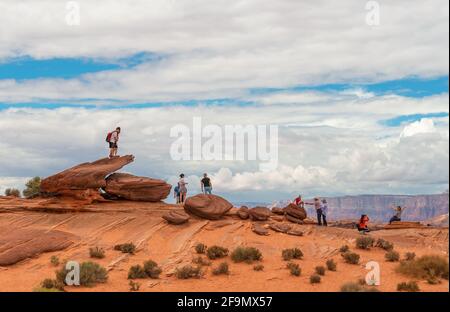 Touristen in Canyonlands Nationalpark im Sommer, Utah, Vereinigte Staaten von Amerika, USA. Stockfoto