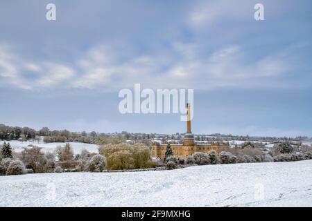 Bliss Tweed Mill im Aprilschnee. Chipping Norton, Cotswolds, Oxfordshire, England Stockfoto