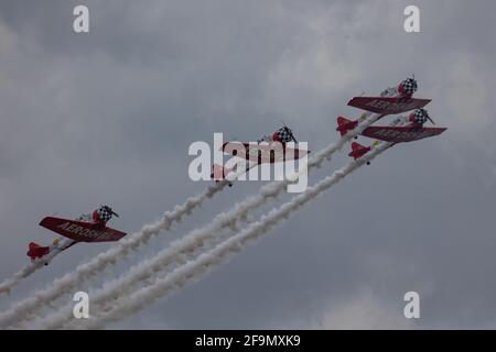 Am 15. April 2021 treten die Aeroshell-Teams auf der Sun N Fun Airshow in Lakeland, Zentral-Florida, USA. Stockfoto